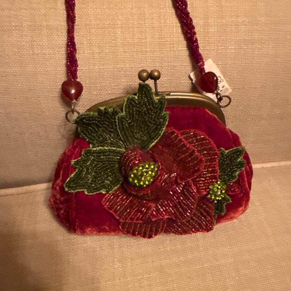 Velvet Floral Beaded Kiss-lock Clutch